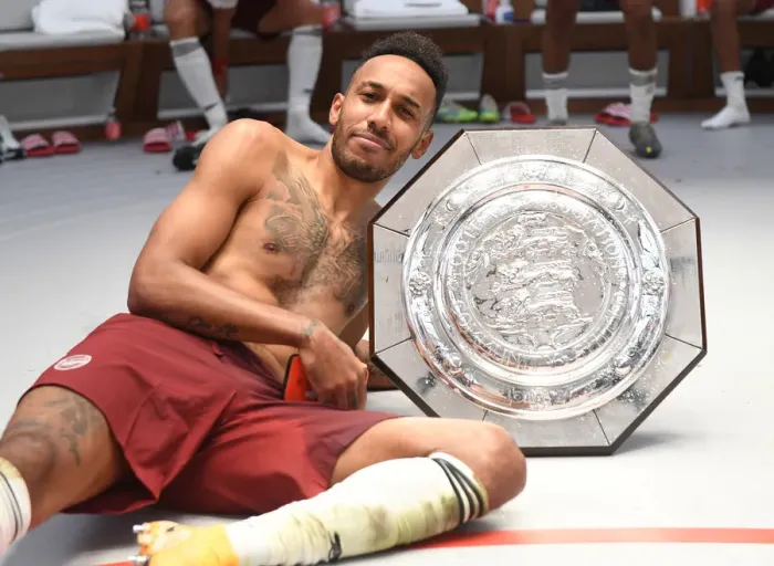 Framed Print : Arsenal's Aubameyang Lifts FA Community Shield after Arsenal vs Liverpool Victory