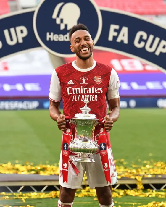 Framed Print : Arsenal's Aubameyang Lifts Empty FA Cup: Historic Victory over Chelsea in Empty Wembley Stadium