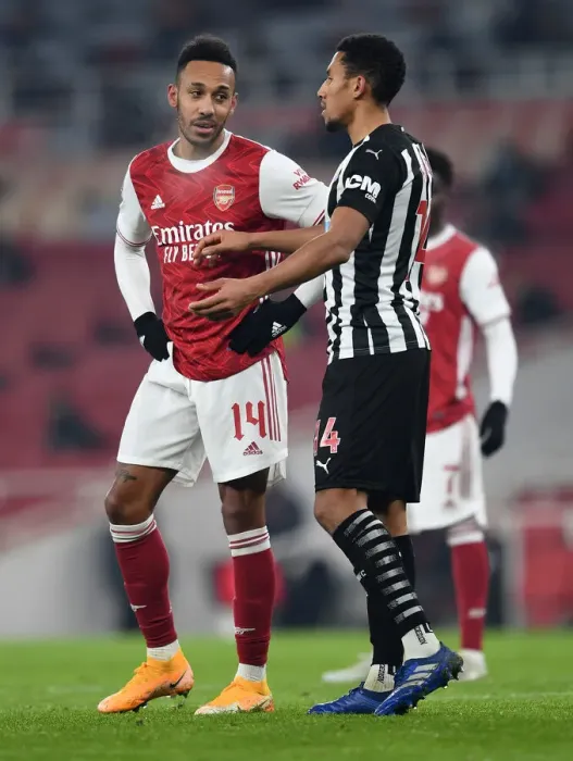 Framed Print : Arsenal's Aubameyang and Newcastle's Hayden in FA Cup Showdown