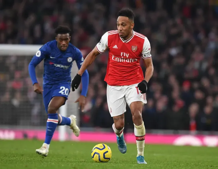 Framed Print : Arsenal's Aubameyang Outmaneuvers Chelsea's Hudson-Odoi in Premier League Clash Framed Print : Arsenal's Aubameyang Outmaneuvers Chelsea's Hudson-Odoi in Premier League Clash