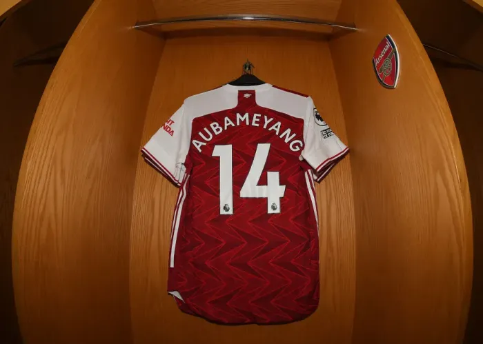 Framed Print : Arsenal's Aubameyang: Prepared for Burnley Clash in Emirates Shirt (2020-21) Framed Print : Arsenal's Aubameyang: Prepared for Burnley Clash in Emirates Shirt (2020-21)