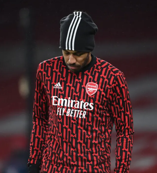 Framed Print : Arsenal's Aubameyang Prepares for Palace Clash in Empty Emirates Stadium (2020-21)