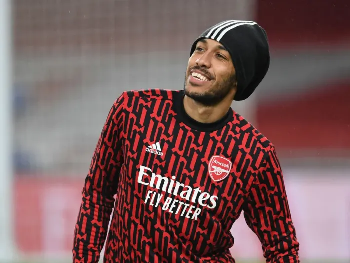 Framed Print : Arsenal's Aubameyang Prepares for Palace Clash in Empty Emirates Stadium (2020-21)