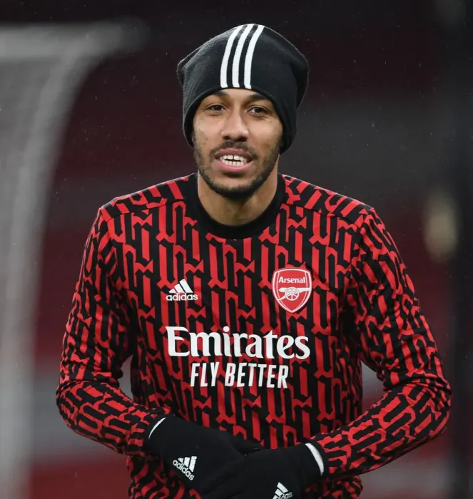 Framed Print : Arsenal's Aubameyang Prepares for Palace Clash in Empty Emirates Stadium (2021) Framed Print : Arsenal's Aubameyang Prepares for Palace Clash in Empty Emirates Stadium (2021)