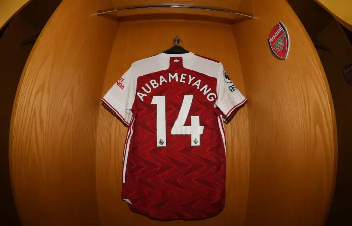 Framed Print : Arsenal's Aubameyang: Ready for Action in Emirates Shirt (2020-21) - Arsenal vs Burnley