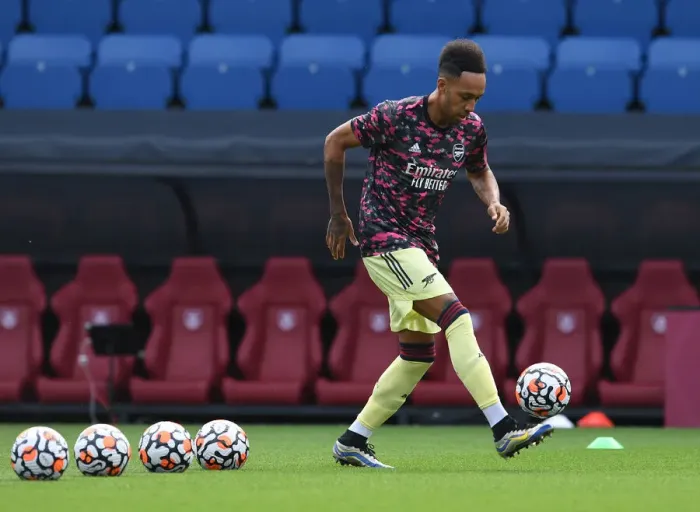 Framed Print : Arsenal's Aubameyang Ready for Burnley Clash - Premier League 2021-22 Framed Print : Arsenal's Aubameyang Ready for Burnley Clash - Premier League 2021-22