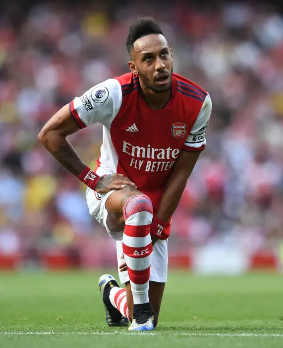 Framed Print : Arsenal's Aubameyang Scores Brace: Arsenal Victory over Norwich City (2021-22)