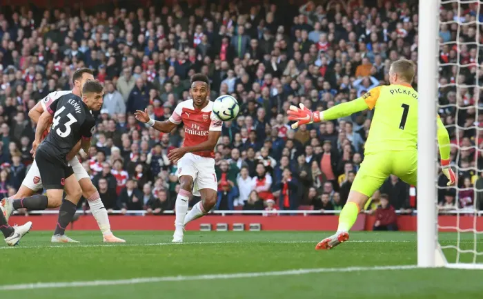 Framed Print : Arsenal's Aubameyang Scores Brace in Thrilling Victory Over Everton, 2018-19 Premier League