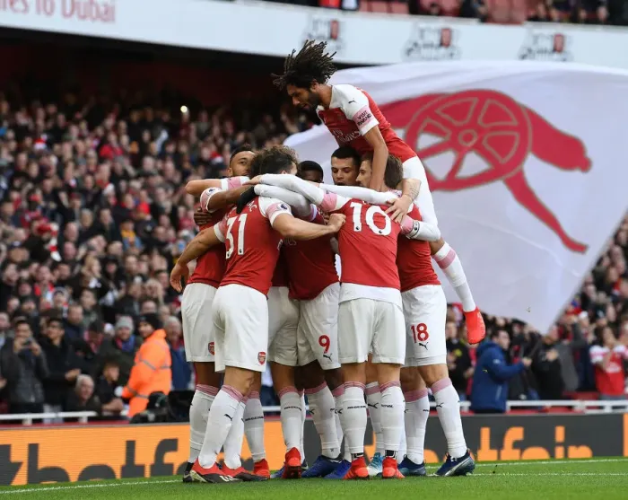 Framed Print : Arsenal's Aubameyang Scores and Celebrates with Team against Burnley (2018-19) Framed Print : Arsenal's Aubameyang Scores and Celebrates with Team against Burnley (2018-19)
