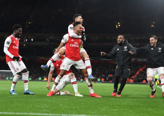 Framed Print : Arsenal's Aubameyang Scores, Celebrates with Team against Olympiacos in Europa League Framed Print : Arsenal's Aubameyang Scores, Celebrates with Team against Olympiacos in Europa League