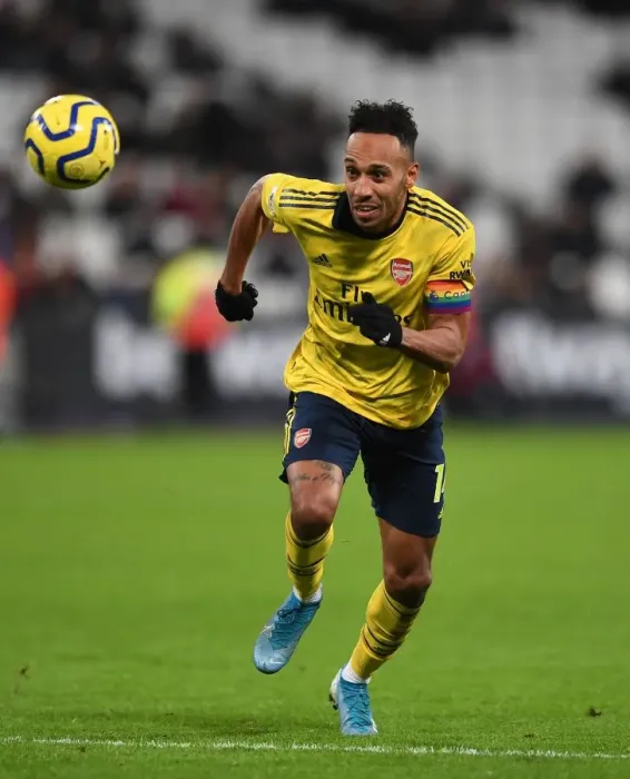 Framed Print : Arsenal's Aubameyang Scores Dramatic Winner Against West Ham United in Premier League Clash Framed Print : Arsenal's Aubameyang Scores Dramatic Winner Against West Ham United in Premier League Clash