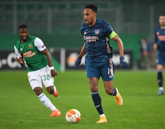 Framed Print : Arsenal's Aubameyang Scores Dramatically in Europa League Battle against Rapid Vienna