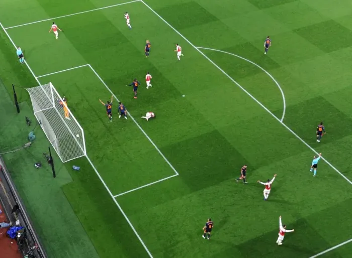 Framed Print : Arsenal's Aubameyang Scores in Europa League Semi-Final First Leg Against Valencia Framed Print : Arsenal's Aubameyang Scores in Europa League Semi-Final First Leg Against Valencia
