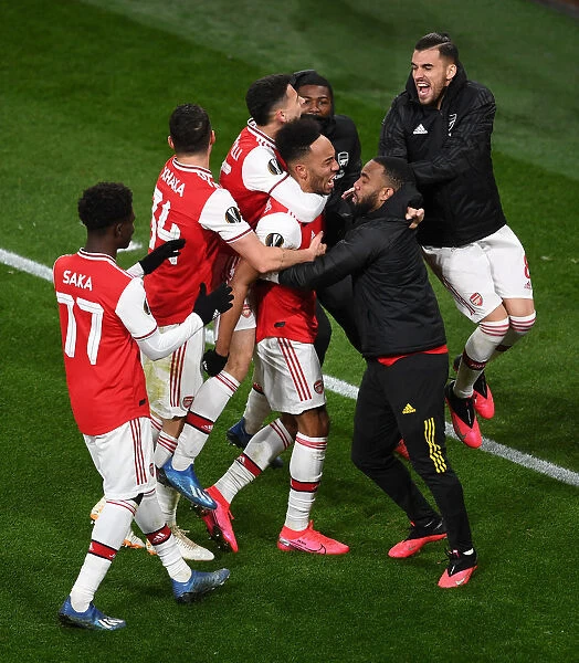 Arsenal's Aubameyang Scores in Europa League Victory over Olympiacos