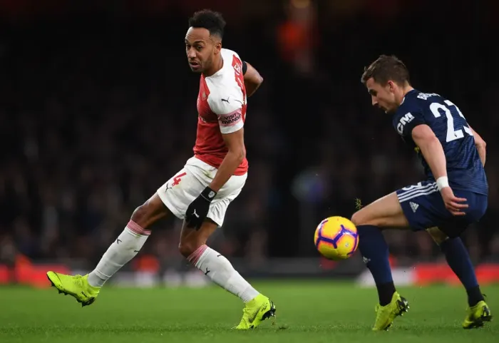 Framed Print : Arsenal's Aubameyang Scores Past Fulham's Bryan in Premier League Clash