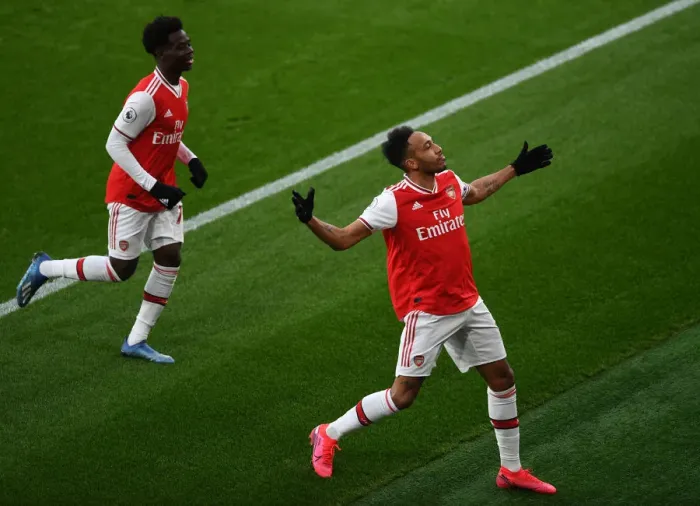 Framed Print : Arsenal's Aubameyang Scores Second Goal Against Everton in Premier League Showdown (2019-20)