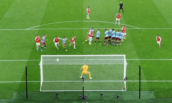 Framed Print : Arsenal's Aubameyang Scores Stunner: Arsenal FC 3-0 Aston Villa (Premier League, 2019) Framed Print : Arsenal's Aubameyang Scores Stunner: Arsenal FC 3-0 Aston Villa (Premier League, 2019)