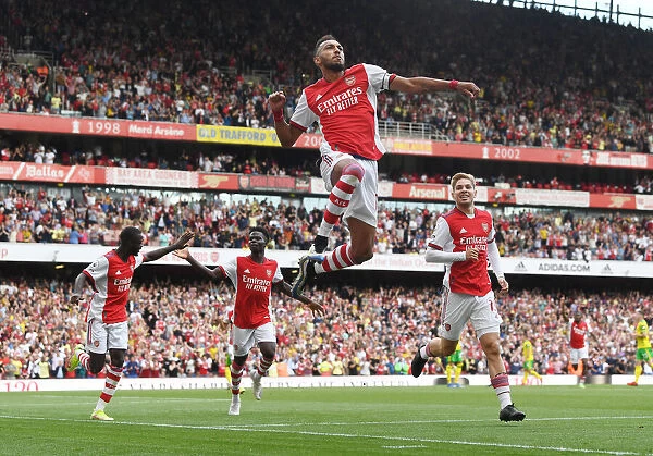 Arsenal's Aubameyang Scores in Victory over Norwich City (2021-22)