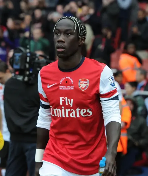 Framed Print : Arsenal's Bacary Sagna Ready for Arsenal v Fulham Clash (2012-13) Framed Print : Arsenal's Bacary Sagna Ready for Arsenal v Fulham Clash (2012-13)