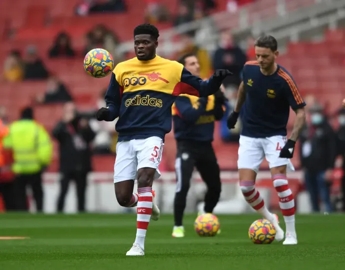 Framed Print : Arsenal's Battle-Ready Thomas Partey: Gunning for Victory Against Southampton