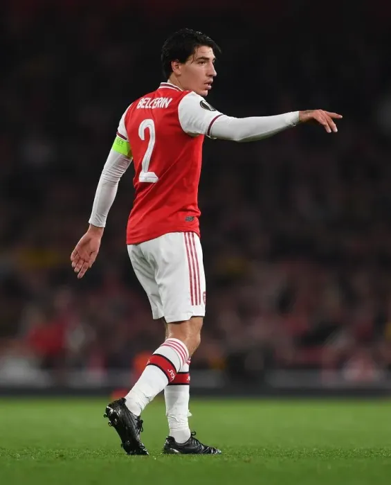 Framed Print : Arsenal's Bellerin in Action against Standard Liege in Europa League Framed Print : Arsenal's Bellerin in Action against Standard Liege in Europa League
