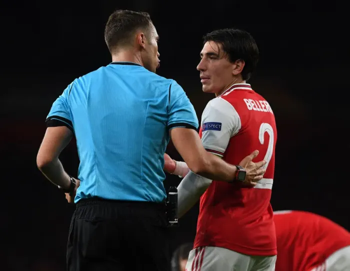 Framed Print : Arsenal's Bellerin Argues with Referee during Arsenal v Standard Liege Europa League Clash Framed Print : Arsenal's Bellerin Argues with Referee during Arsenal v Standard Liege Europa League Clash