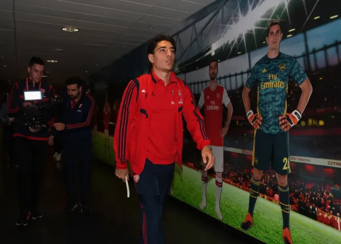 Framed Print : Arsenal's Bellerin Braces for Carabao Cup Battle: Arsenal vs Nottingham Forest Framed Print : Arsenal's Bellerin Braces for Carabao Cup Battle: Arsenal vs Nottingham Forest
