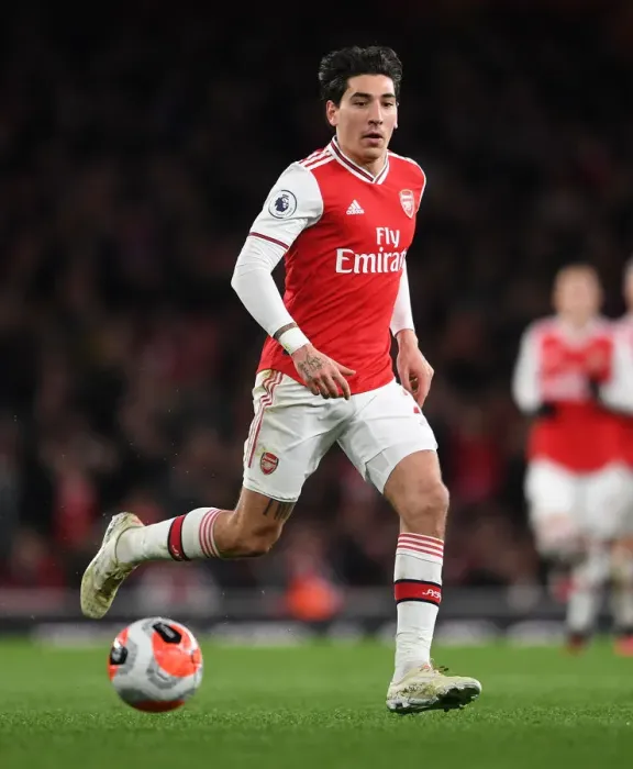 Framed Print : Arsenal's Bellerin Clashes in Intense Battle with Everton in Premier League