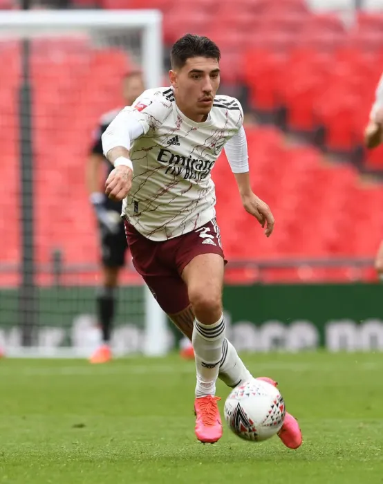 Framed Print : Arsenal's Bellerin Faces Liverpool in FA Community Shield Showdown Framed Print : Arsenal's Bellerin Faces Liverpool in FA Community Shield Showdown