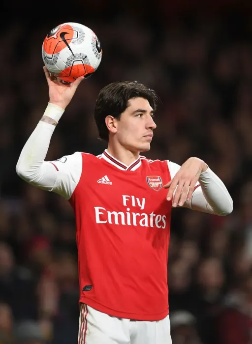 Framed Print : Arsenal's Bellerin Faces Off Against Everton in Premier League Showdown