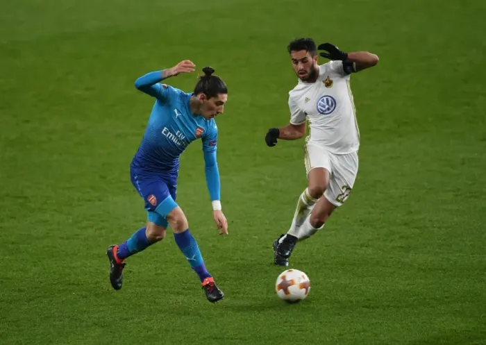 Framed Print : Arsenal's Bellerin Fends Off Östersunds Nouri: Europa League Clash