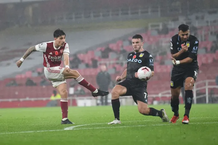 Framed Print : Arsenal's Bellerin Fights Past Villa's McGinn in Premier League Clash