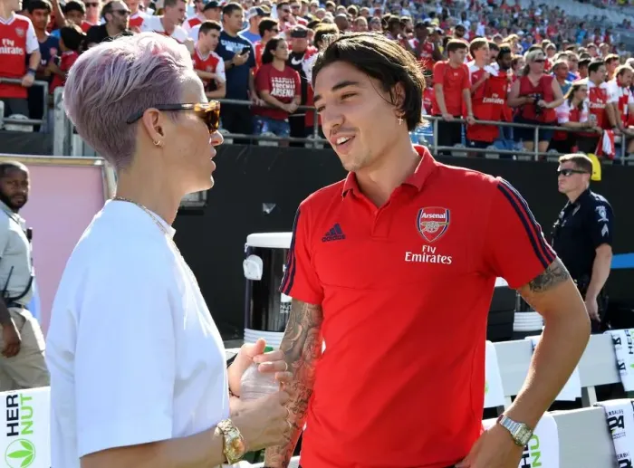 Framed Print : Arsenal's Bellerin Mingles with Megan Rapinoe of Reign FC during Arsenal v Fiorentina Match in Charlotte
