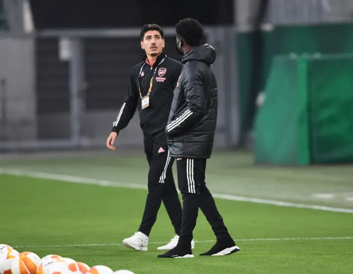 Framed Print : Arsenal's Bellerin and Saka Prepare for Rapid Vienna Clash in Europa League