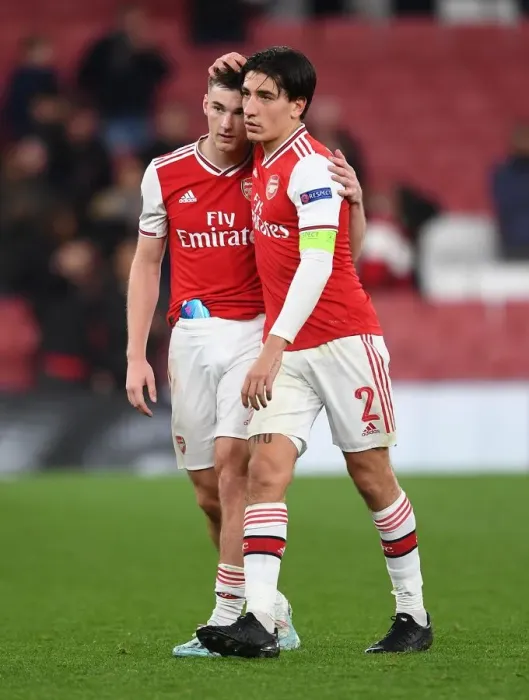 Framed Print : Arsenal's Bellerin and Tierney Celebrate Europa League Victory over Standard Liege Framed Print : Arsenal's Bellerin and Tierney Celebrate Europa League Victory over Standard Liege