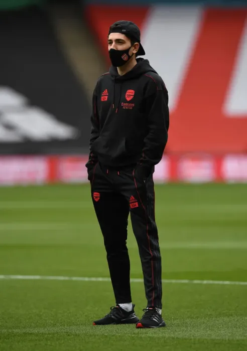 Framed Print : Arsenal's Bellerin: Unwavering Focus Amidst Arsenal vs. Tottenham Rivalry