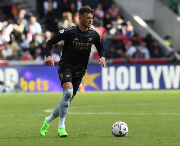 Framed Print : Arsenal's Ben White in Action against Brentford in 2022-23 Premier League Framed Print : Arsenal's Ben White in Action against Brentford in 2022-23 Premier League