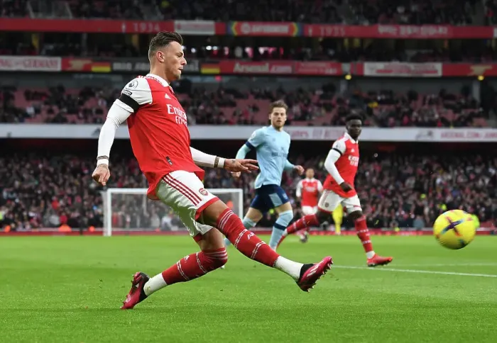 Framed Print : Arsenal's Ben White in Action: Premier League 2022-23 - Arsenal vs. Brentford at Emirates Stadium