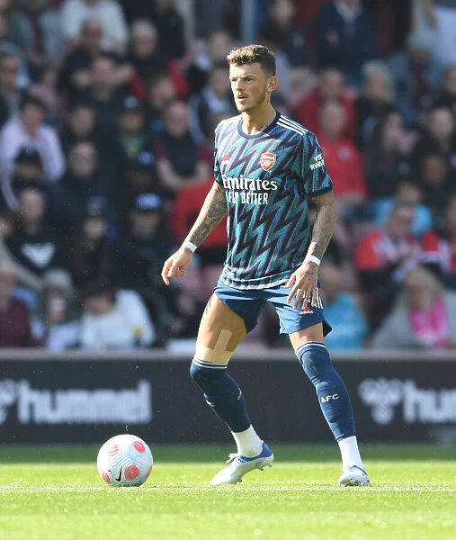 Arsenal's Ben White in Action against Southampton in the Premier League (2021-22)