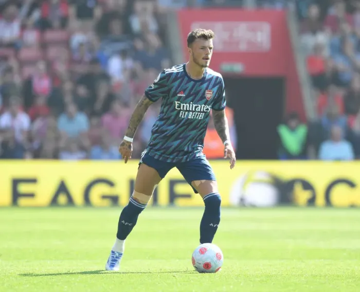 Framed Print : Arsenal's Ben White in Action: Southampton vs Arsenal (2021-22 Premier League) Framed Print : Arsenal's Ben White in Action: Southampton vs Arsenal (2021-22 Premier League)
