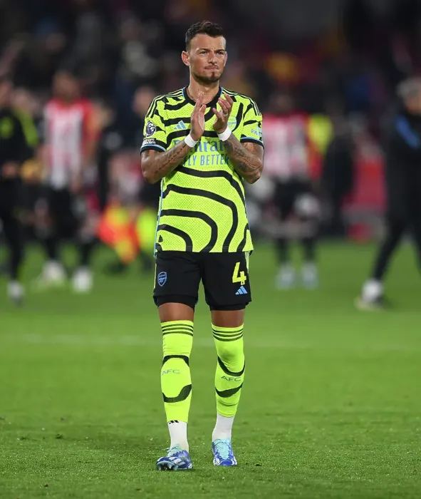 Framed Print : Arsenal's Ben White Applauds Fans After Brentford Victory (2023-24)