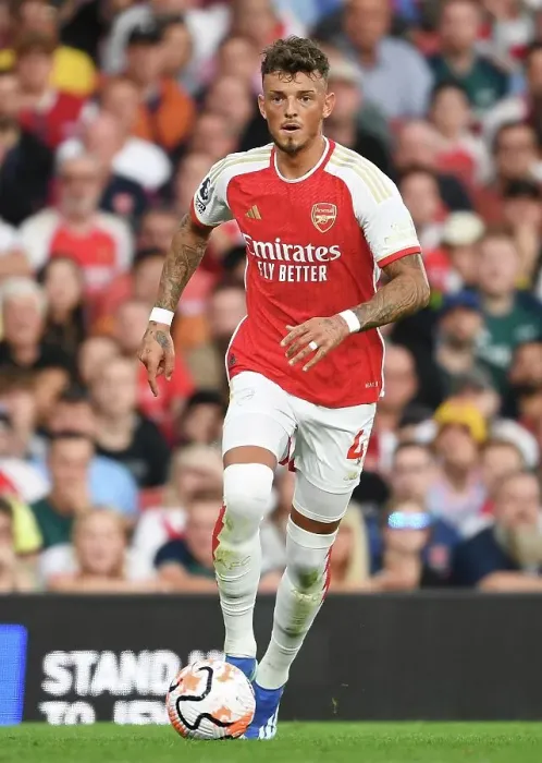 Framed Print : Arsenal's Ben White Chases the Ball Against Manchester City - Premier League 2023-24 Framed Print : Arsenal's Ben White Chases the Ball Against Manchester City - Premier League 2023-24