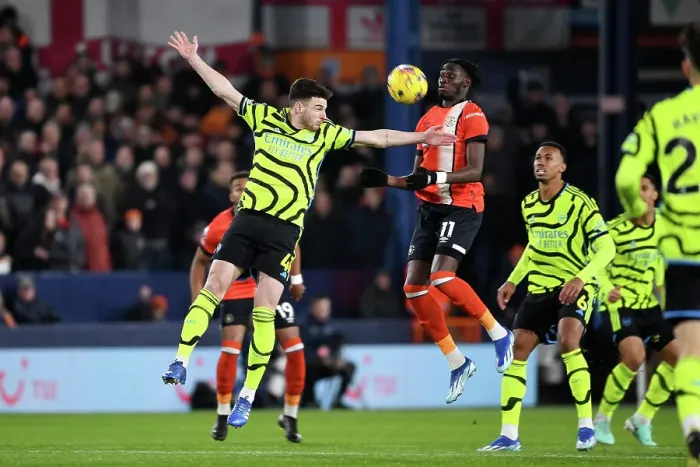 Framed Print : Arsenal's Ben White Clashes with Luton's Elijah Adebayo in Premier League Showdown (2023-24) Framed Print : Arsenal's Ben White Clashes with Luton's Elijah Adebayo in Premier League Showdown (2023-24)