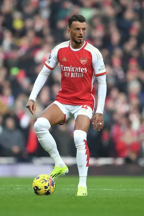 Framed Print : Arsenal's Ben White in Command: Arsenal vs. Crystal Palace (2023-24) Framed Print : Arsenal's Ben White in Command: Arsenal vs. Crystal Palace (2023-24)