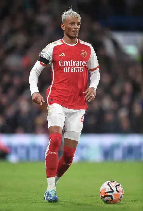 Framed Print : Arsenal's Ben White Faces Off Against Chelsea in Intense 2023-24 Premier League Showdown Framed Print : Arsenal's Ben White Faces Off Against Chelsea in Intense 2023-24 Premier League Showdown