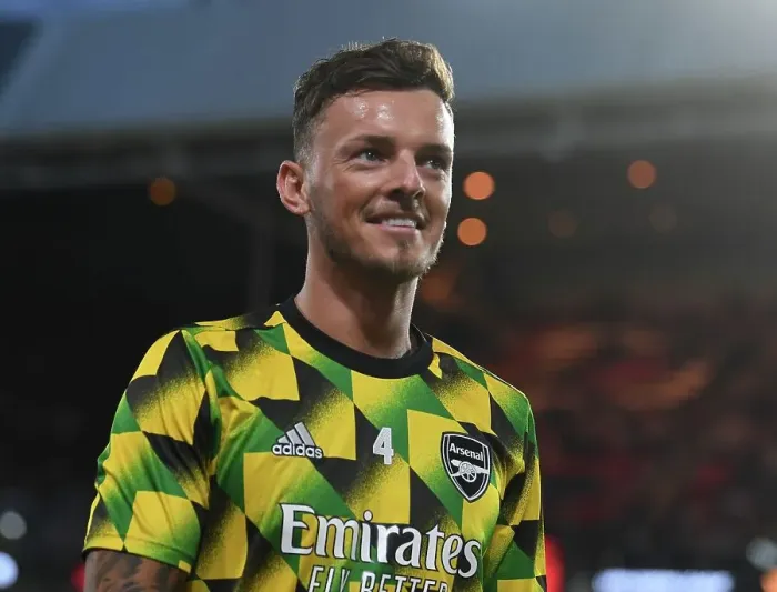 Framed Print : Arsenal's Ben White Faces Off Against PSV Eindhoven in Europa League Group A