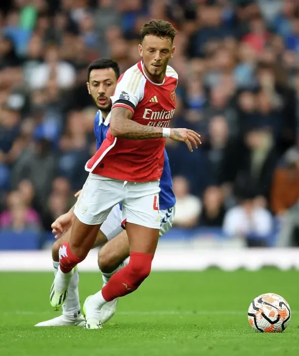Framed Print : Arsenal's Ben White Fends Off Everton's Dwight McNeil in Premier League Clash (2023-24) Framed Print : Arsenal's Ben White Fends Off Everton's Dwight McNeil in Premier League Clash (2023-24)
