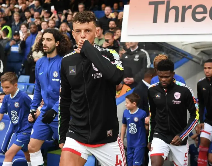 Framed Print : Arsenal's Ben White Goes Head-to-Head with Chelsea in Intense 2022-23 Premier League Showdown