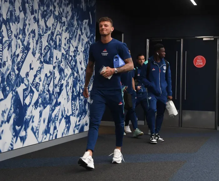 Framed Print : Arsenal's Ben White Goes Head-to-Head with Tottenham Hotspur in Premier League Clash