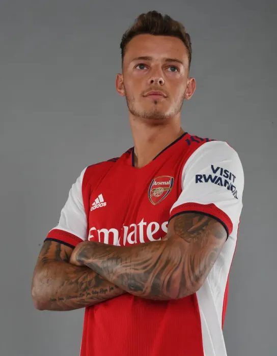 Framed Print : Arsenal's Ben White Kicks Off New Season at London Colney Training Ground Framed Print : Arsenal's Ben White Kicks Off New Season at London Colney Training Ground
